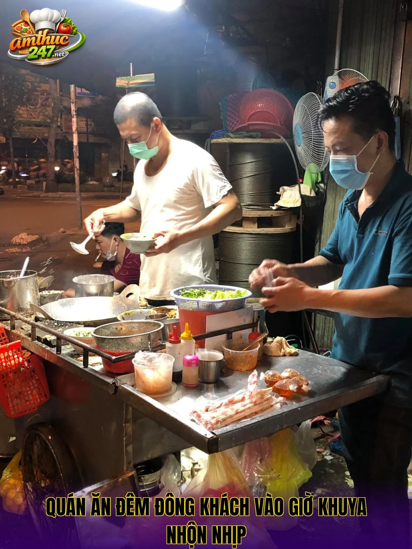 Quán ăn đêm đông khách vào giờ khuya nhộn nhịp